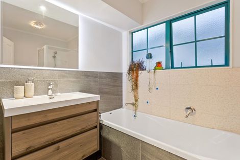 Photo of property in 3 Hobie Court, West Harbour, Auckland, 0618