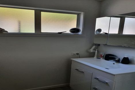 Photo of property in 18b Mackinnon Terrace, Sunshine Bay, Queenstown, 9300