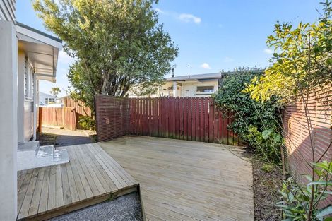 Photo of property in 32 Kirrie Avenue, Te Atatu South, Auckland, 0610