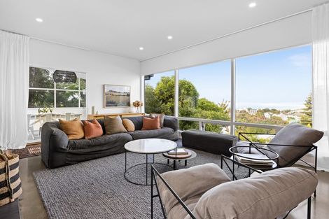 Photo of property in 2 Cobden Road, Bluff Hill, Napier, 4110