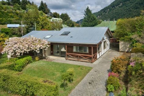 Photo of property in 4a Avalon Crescent, Fernhill, Queenstown, 9300