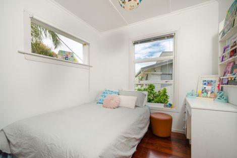 Photo of property in 50 Hebron Road, Waiake, Auckland, 0630
