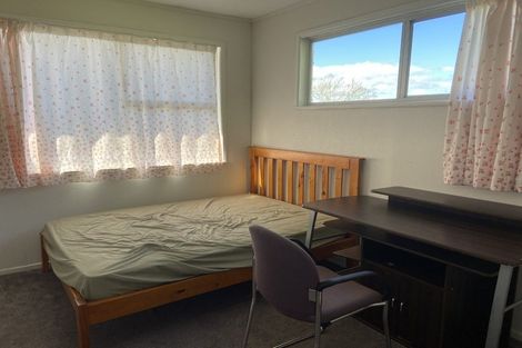 Photo of property in 21 Castleford Street, Green Bay, Auckland, 0604