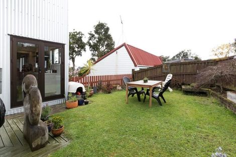 Photo of property in 12 Fairfax Terrace, Frankleigh Park, New Plymouth, 4310