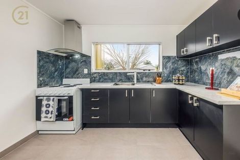 Photo of property in 2/11 Rollerson Street, Papakura, 2110