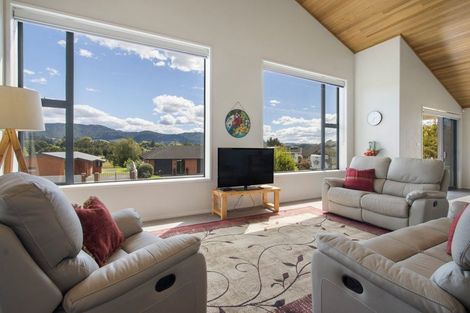 Photo of property in 28 Noble Johnston Drive, Katikati, 3129