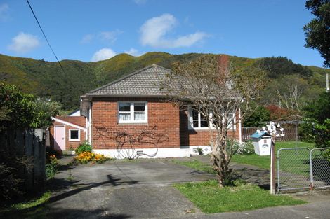 Photo of property in 2 Melvill Grove, Waterloo, Lower Hutt, 5011