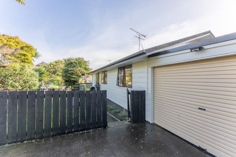Photo of property in 1/26 Waiora Road, Stanmore Bay, Whangaparaoa, 0932