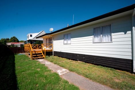 Photo of property in 76b Kahikatea Drive, Melville, Hamilton, 3206