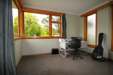 Photo of property in 8 Winston Avenue, Hokowhitu, Palmerston North, 4410