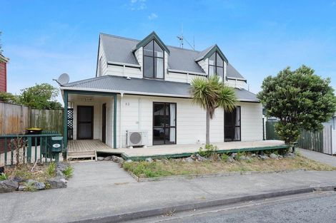 Photo of property in 52 Frobisher Street, Island Bay, Wellington, 6023