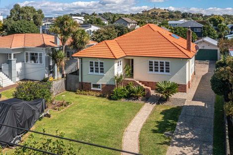 Photo of property in 40 Te Kawa Road, Greenlane, Auckland, 1061