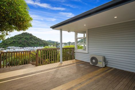 Photo of property in 34 Waikawa Road, Picton, 7220