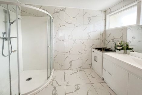 Photo of property in 12 Thomas Avenue, Te Atatu Peninsula, Auckland, 0610