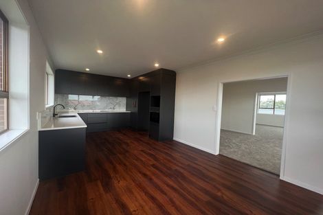 Photo of property in 12 Flagstaff Place, Massey, Auckland, 0614