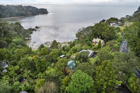 Photo of property in 74 Laingholm Drive, Laingholm, Auckland, 0604