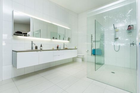 Photo of property in 10a First Avenue, Stanley Point, Auckland, 0624