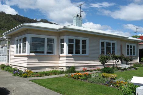 Photo of property in 79 Tipahi Street, Nelson South, Nelson, 7010