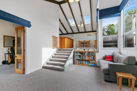 Photo of property in 6 Fitzpatrick Street, Newlands, Wellington, 6037