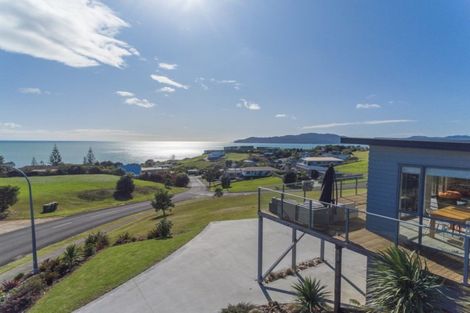 Photo of property in 68 Stratford Drive, Cable Bay, 0420
