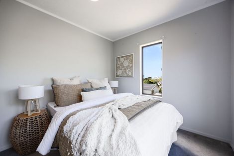 Photo of property in 16 Halldene Terrace, Red Beach, 0932
