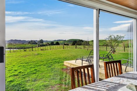 Photo of property in 272 Huarau Road, Whakapirau, Maungaturoto, 0583