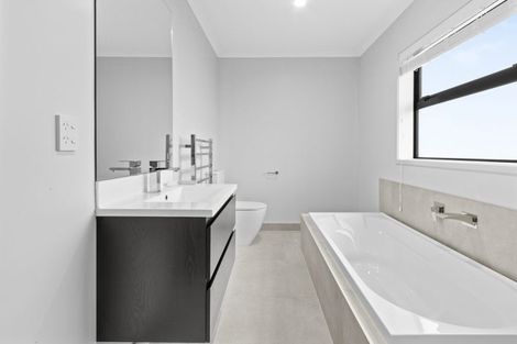 Photo of property in Tapuae, 5 Washer Road, Omata, New Plymouth, 4374