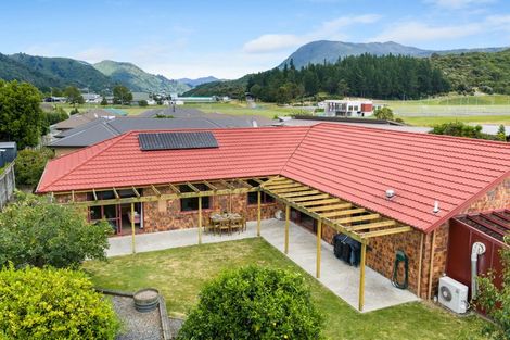 Photo of property in 20 Glentui Place, Waikawa, Picton, 7220