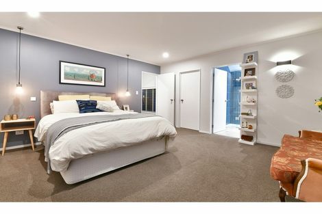 Photo of property in 168 Centreway Road, Orewa, 0931