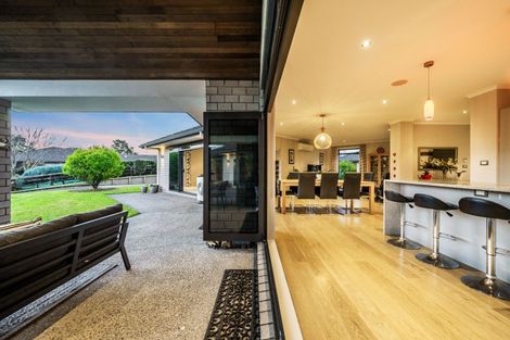 Photo of property in 69a Oraha Road, Kumeu, 0892