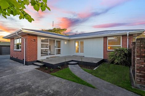Photo of property in 27 Liverton Crescent, Bishopdale, Christchurch, 8053