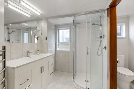 Photo of property in 7b Peter Terrace, Castor Bay, Auckland, 0620