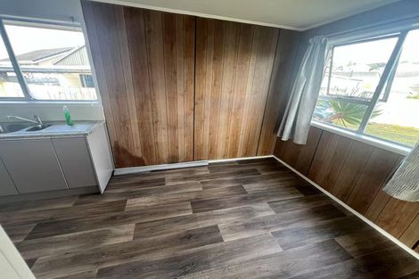 Photo of property in 2 Cranberry Place, Bucklands Beach, Auckland, 2012