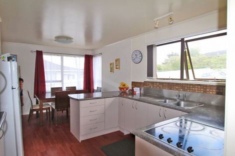 Photo of property in 96 Hyperion Drive, Randwick Park, Auckland, 2105