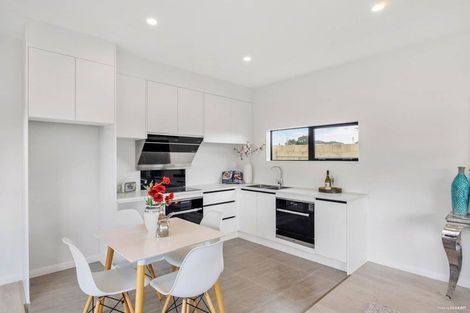 Photo of property in 63 Flanshaw Road, Te Atatu South, Auckland, 0610