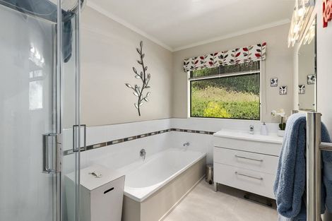 Photo of property in 95 Woodman Drive, Tawa, Wellington, 5028