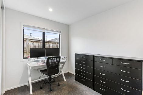 Photo of property in 11 Sauterne Road, Kumeu, 0810