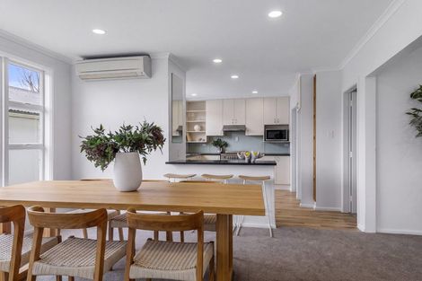 Photo of property in 2 Ilfracombe Place, Burnside, Christchurch, 8053
