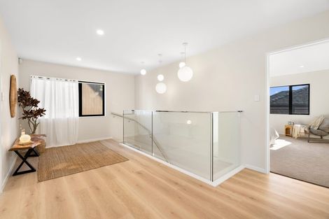 Photo of property in 2a Knights Close, Rothesay Bay, Auckland, 0630