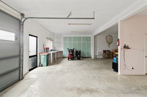 Photo of property in 47 Paynters Avenue, Strandon, New Plymouth, 4312