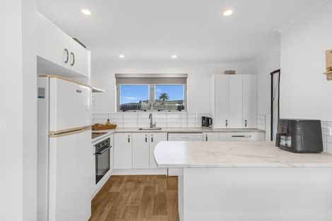 Photo of property in 11 Chester Street, Taradale, Napier, 4112