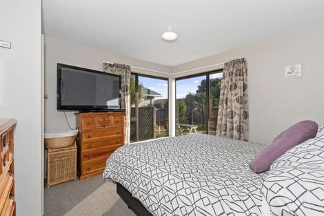 Photo of property in 11 Quebec Place, Wainoni, Christchurch, 8061