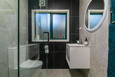 Photo of property in 112 Mountain Road, Henderson Valley, Auckland, 0612