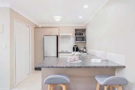 Photo of property in 12 Mediterranean Way, Goodwood Heights, Auckland, 2105