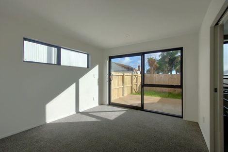 Photo of property in 5/113 Te Atatu Road, Te Atatu South, Auckland, 0610