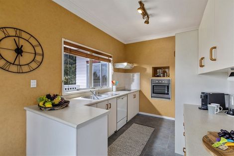 Photo of property in 96 Opanuku Road, Henderson Valley, Auckland, 0612