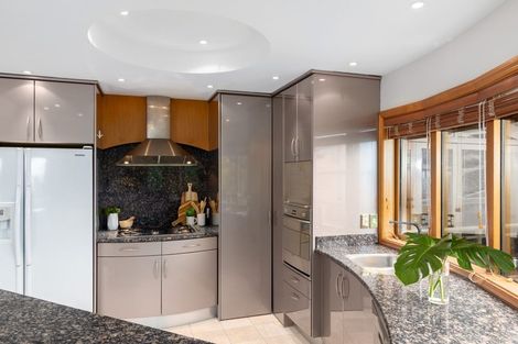 Photo of property in 32 Dyers Pass Road, Cashmere, Christchurch, 8022