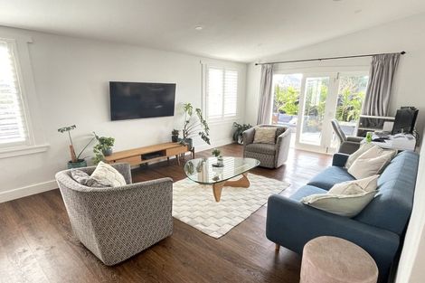Photo of property in 2b Neil Avenue, Te Atatu Peninsula, Auckland, 0610