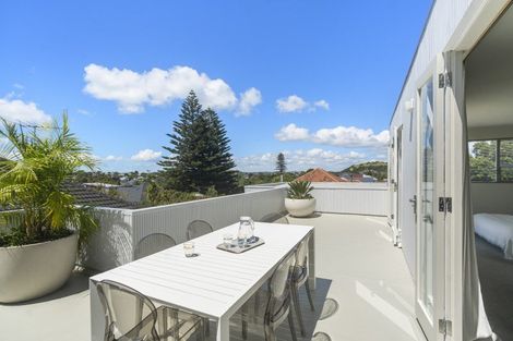 Photo of property in 41 Old Lake Road, Narrow Neck, Auckland, 0624