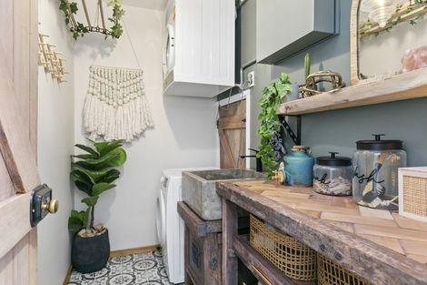 Photo of property in 85 Maungaraki Road, Korokoro, Lower Hutt, 5012